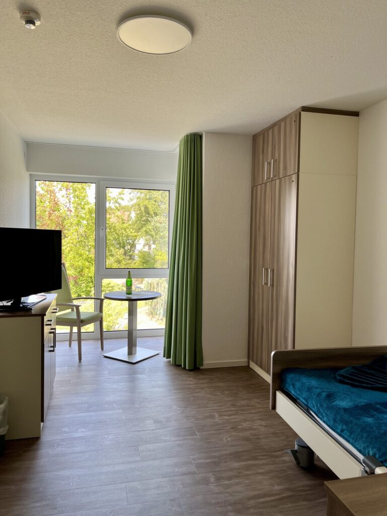 Zimmer1-min